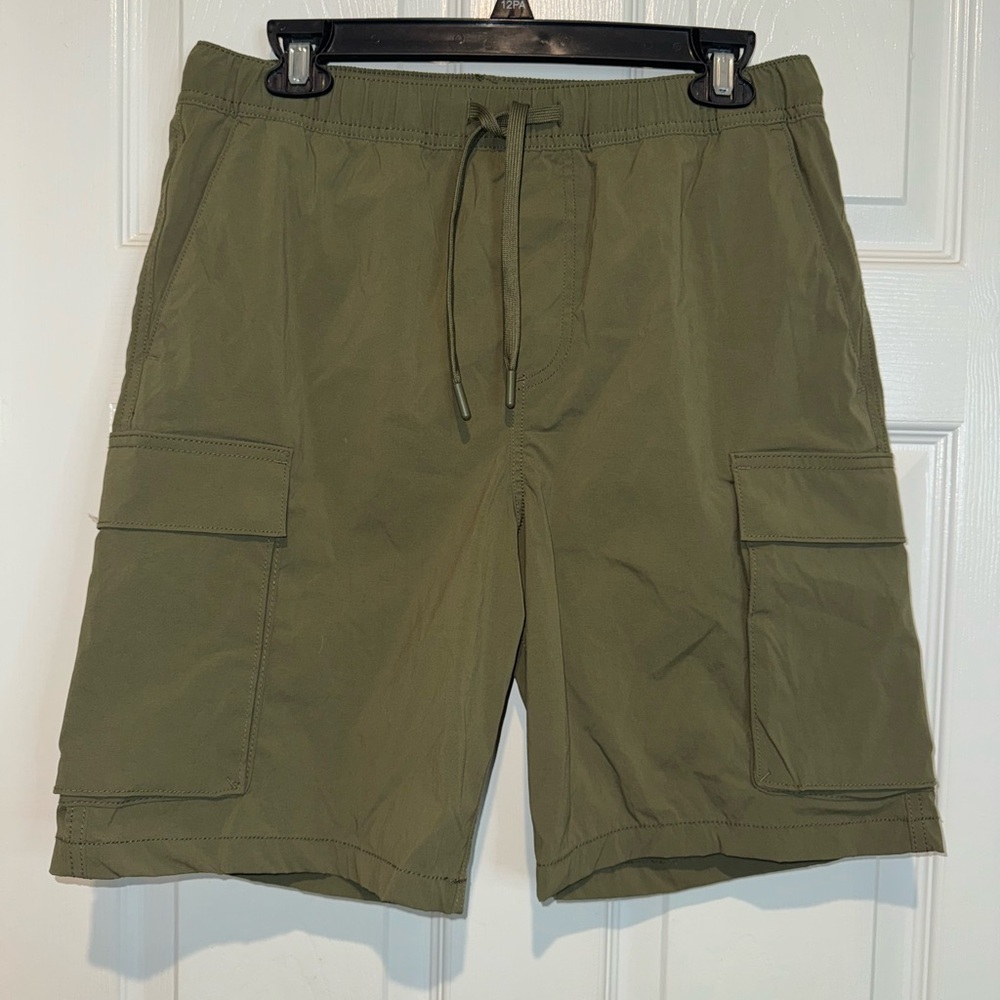 H&M Green Cargo Shorts with Utilitarian Design. Size S